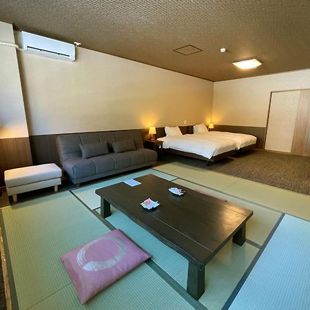 Kutsurogijyuku Shintaki Hotel Айдзувакамацу Екстериор снимка