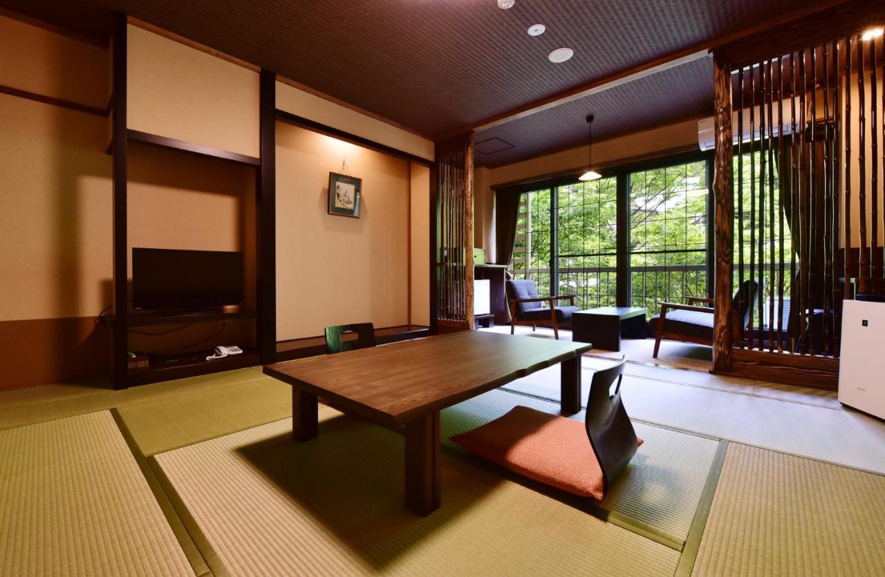 Kutsurogijyuku Shintaki Hotel Айдзувакамацу Екстериор снимка