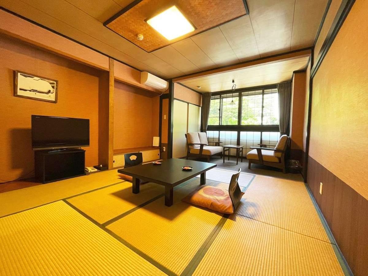Kutsurogijyuku Shintaki Hotel Айдзувакамацу Екстериор снимка